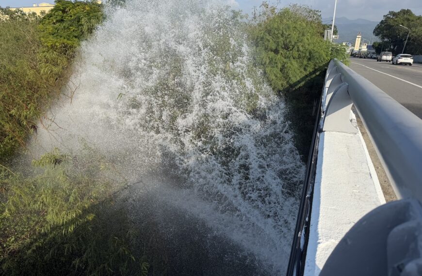 台灣新聞通訊社-自來水如噴泉!鯉魚潭40公分過橋管破管 台水急調度4戶受影響停水