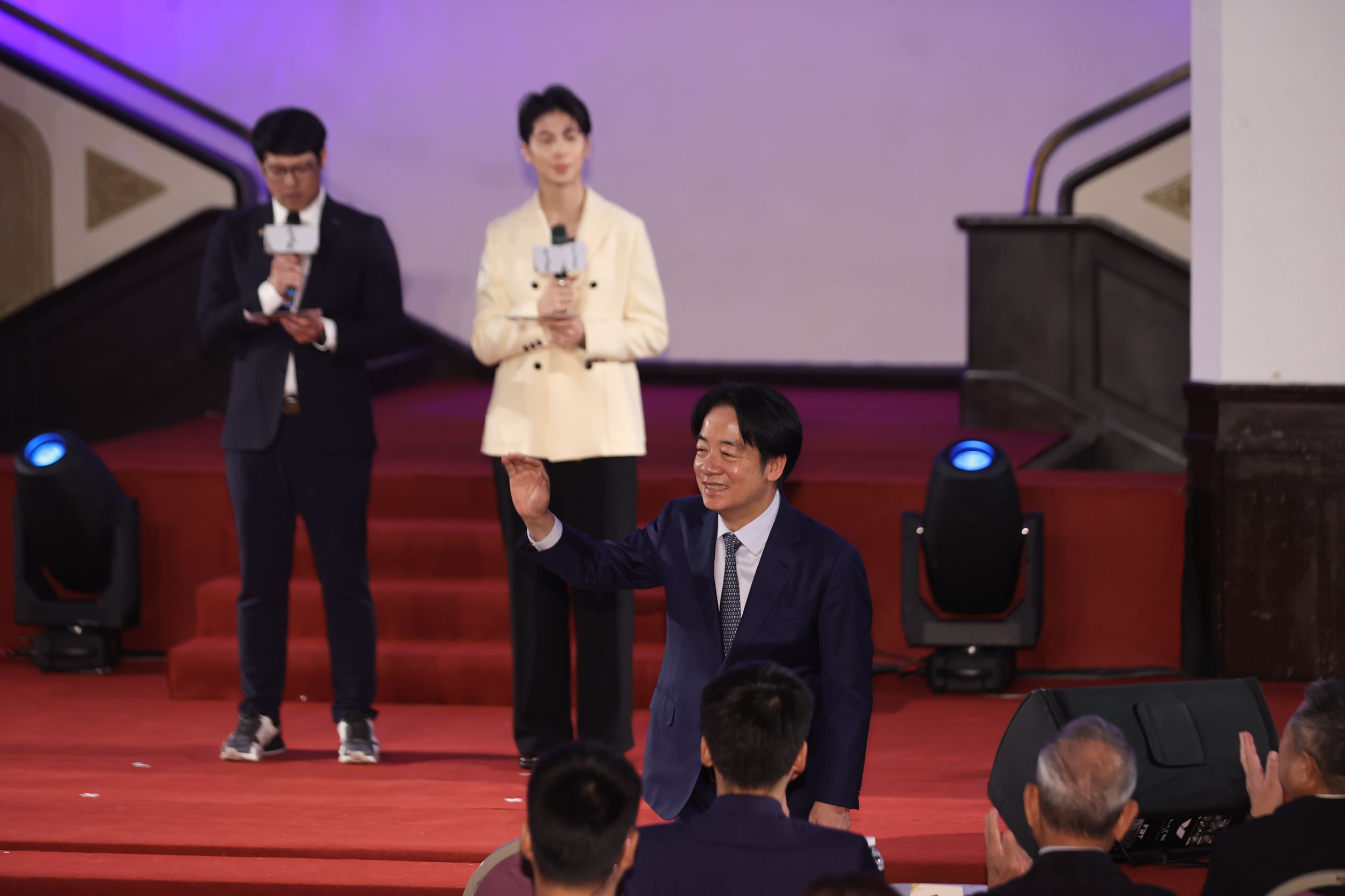 台灣新聞通訊社-宏道獎今頒發9項大獎 賴清德為林輝雄頒發終身成就獎