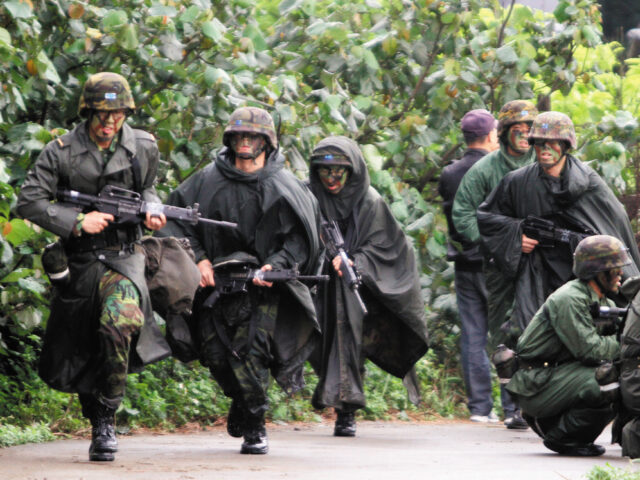 台灣新聞通訊社-戰時去中心化指揮變責任下放 立委警告別讓基層官兵承擔國家風險