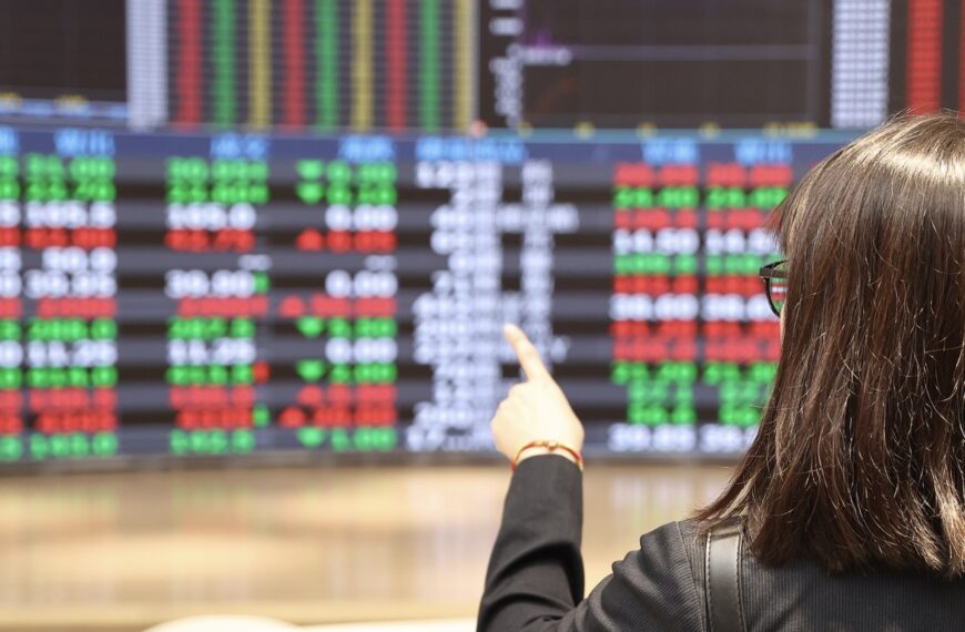 台灣新聞通訊社-台股3萬點不是夢?網期待又怕受傷害⋯憂「要洗散戶下車」