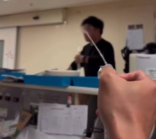 台灣新聞通訊社-玩過頭！醫護人員在護理站玩「針筒水槍」嬉鬧 院方祭處分