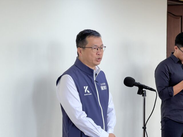 台灣新聞通訊社-停砍公教年金今拚三讀 羅智強議場前守夜：盼今天就通過