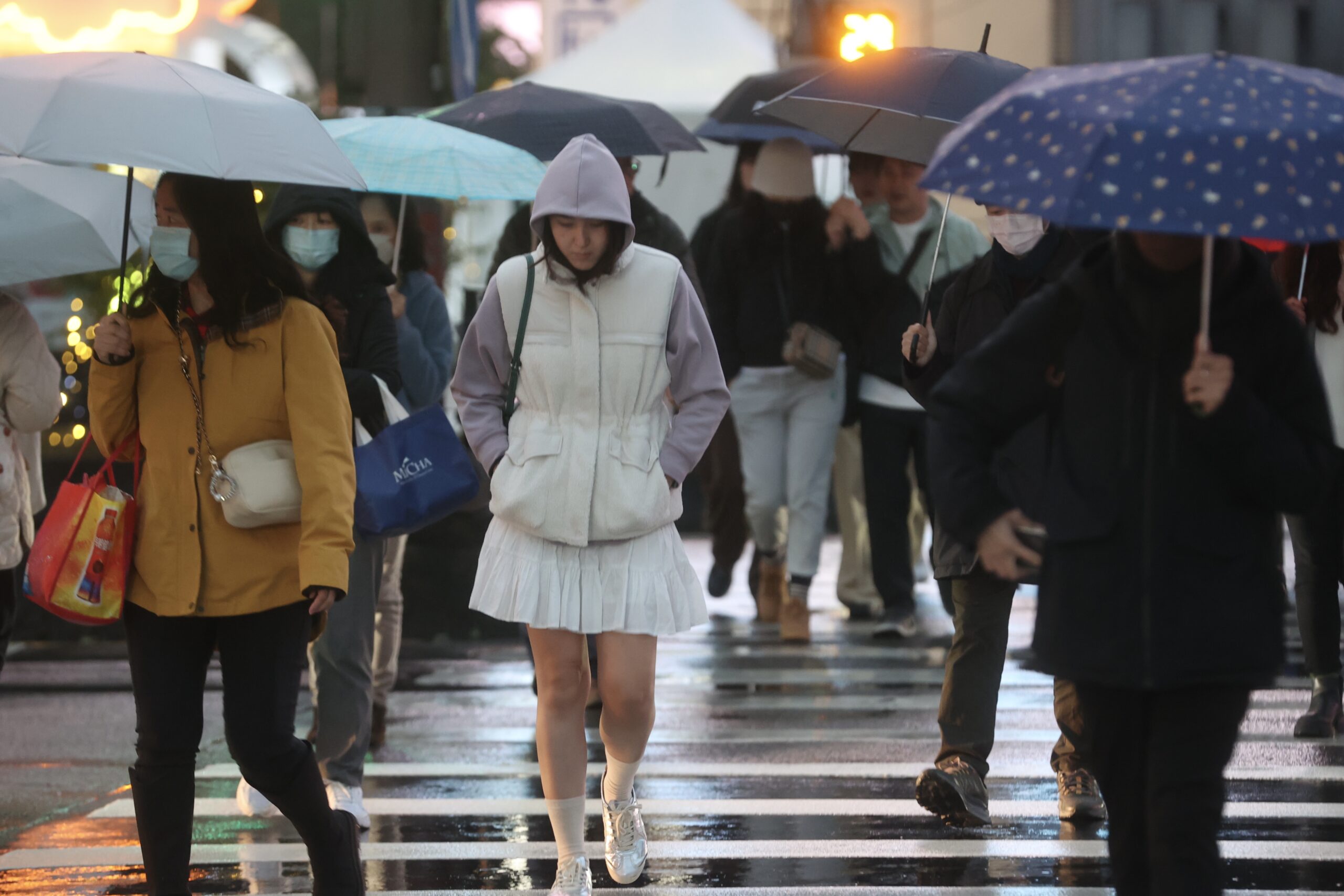 台灣新聞通訊社-今回暖溫差大 吳德榮：周五周六南方水氣增降雨範圍大