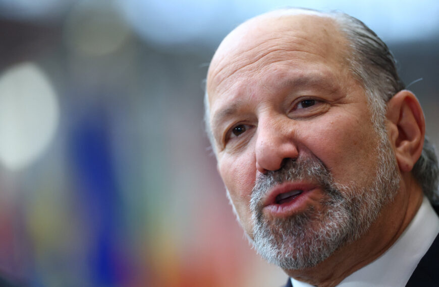 台灣新聞通訊社-美財長：降南韓關稅至15%！川普協議全面生效 半導體關稅封頂15%