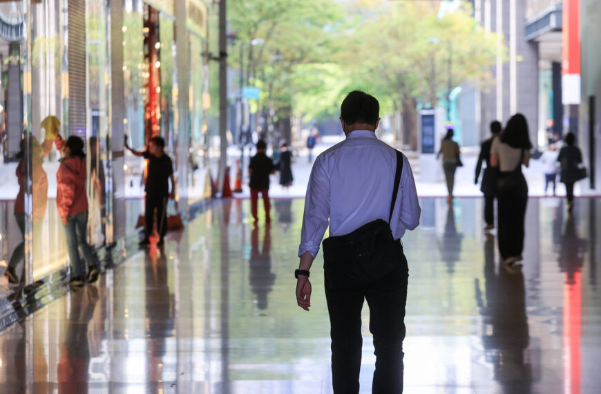 台灣新聞通訊社-台北月薪沒5萬都難民？他年薪百萬調回高雄 買房買車直喊：爽
