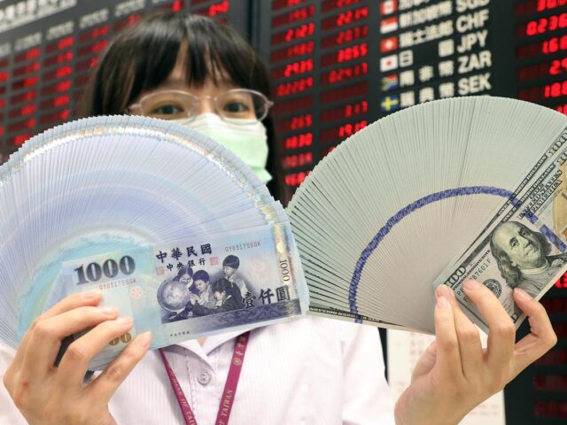 台灣新聞通訊社-新台幣午盤升4.9分　暫收31.219元