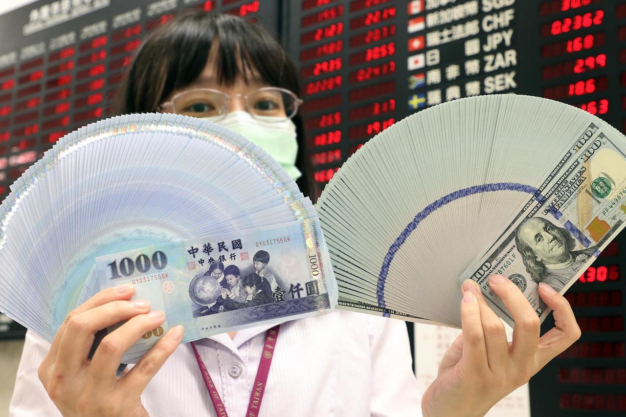 台灣新聞通訊社-新台幣午盤升4.9分　暫收31.219元