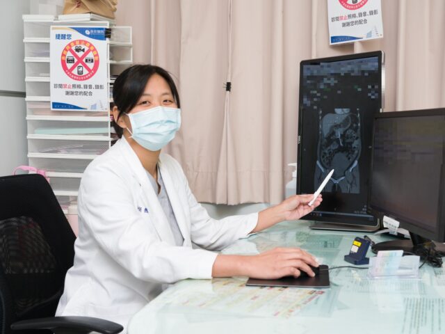 台灣新聞通訊社-腹痛暈眩藏致命危機 51歲婦罕見卵巢癌破裂大出血險喪命