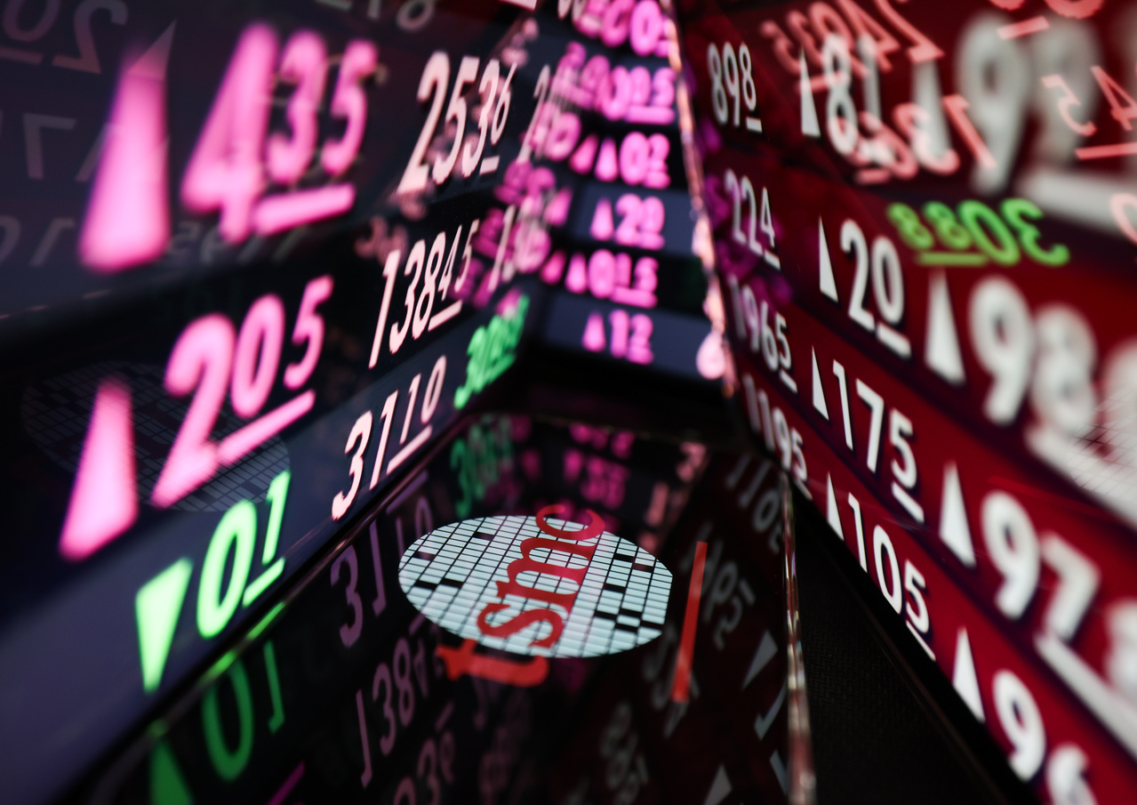 台灣新聞通訊社-台股高點拉回逾千點…最合適的進場時機！買009803即投資市值更參與成長