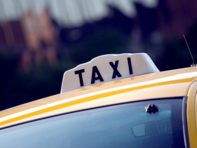 台灣新聞通訊社-計程車司機暖心舉動救人一命！1原因拒收車資還催人快走 家屬上網尋恩人