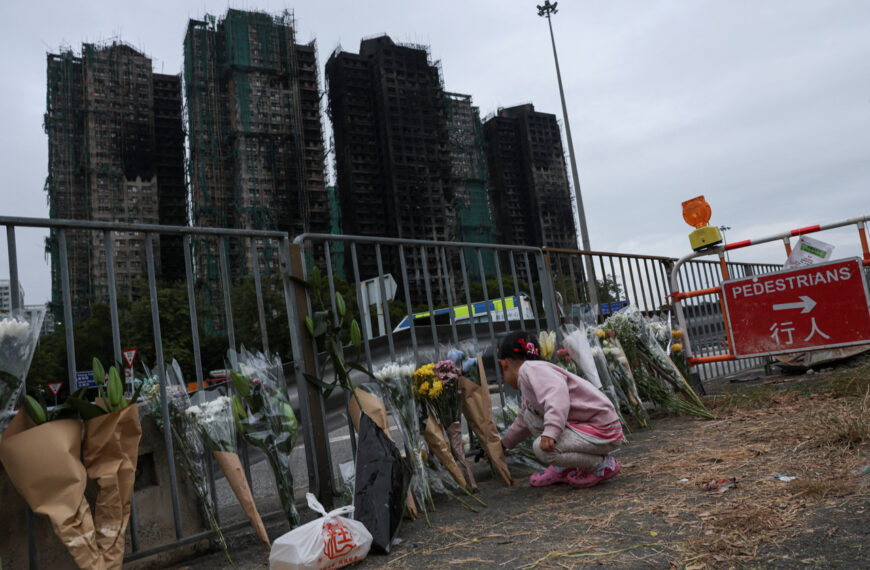 台灣新聞通訊社-香港大火尋親每日翻遺體相簿落空 他長文傾訴:活在沒有盡頭的灰色等待裡