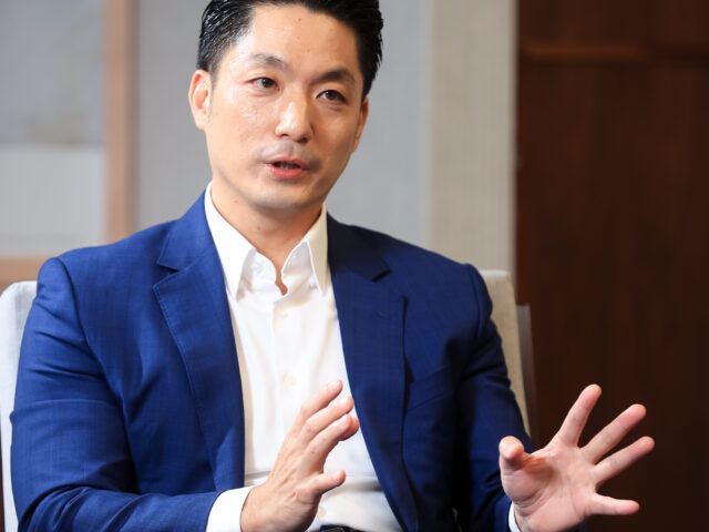 台灣新聞通訊社-專訪／蔣萬安「打死不退決心」 生生喝鮮奶還要擴大