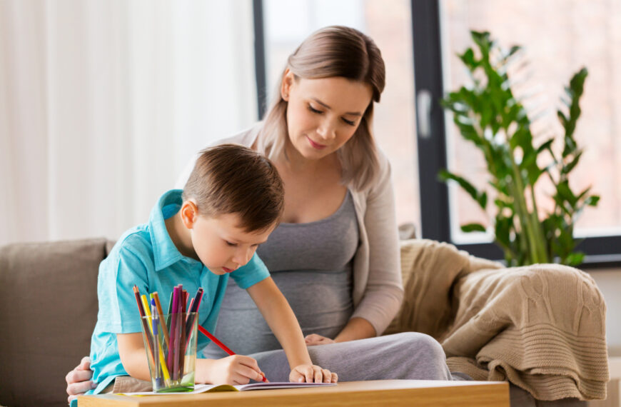 台灣新聞通訊社-只能靠ChatGPT救援數學 媽媽陪讀到崩潰:幾歲該讓孩子自己念?