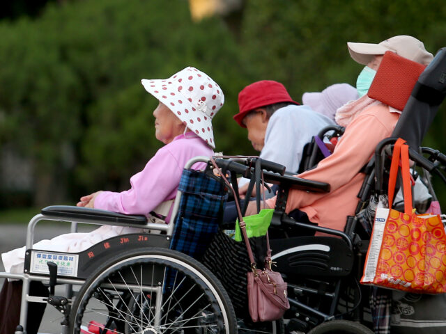 台灣新聞通訊社-立院三讀長照扣除額增至18萬元 明年5月報稅就能適用