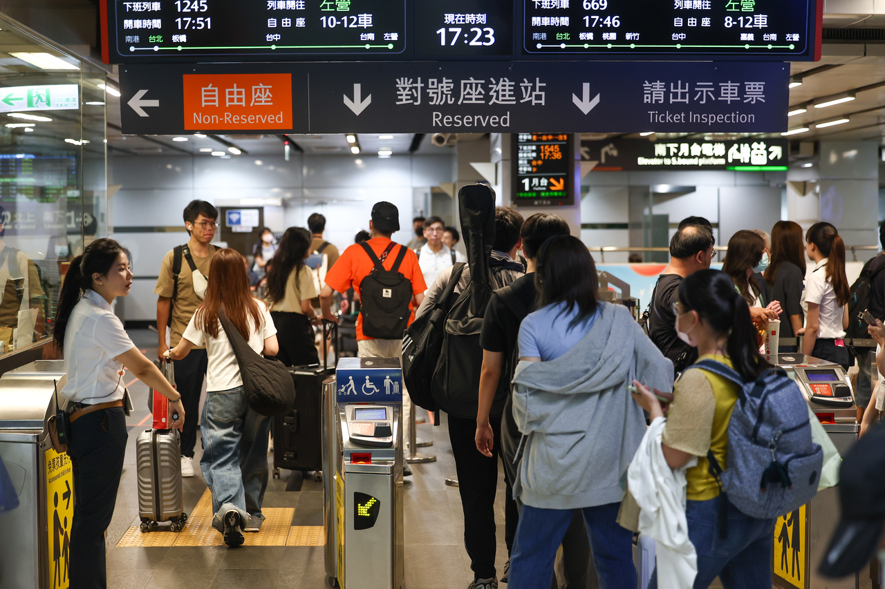 台灣新聞通訊社-36K徵站務員要求英文…高鐵待遇挨批慘 員工曝4優勢勝過坐辦公室