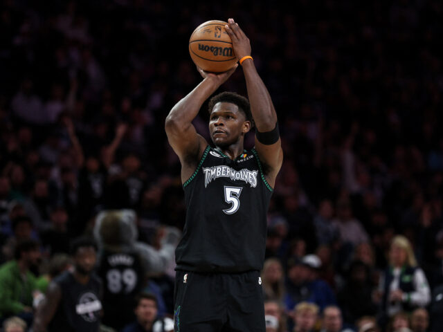 台灣新聞通訊社-NBA／遭庫班批評罰球慣性踩線 愛德華坦言被影響「已努力修正」