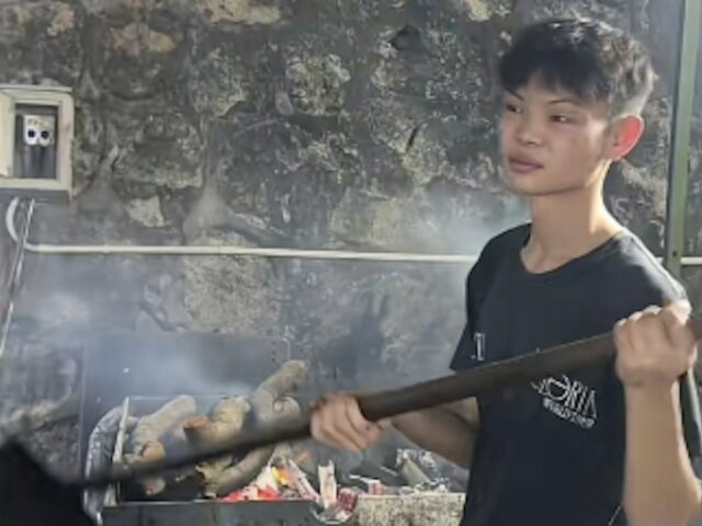 台灣新聞通訊社-深圳16歲｢烤雞少年｣爆紅！家貧輟學打工創業「每月還給父母數萬元」