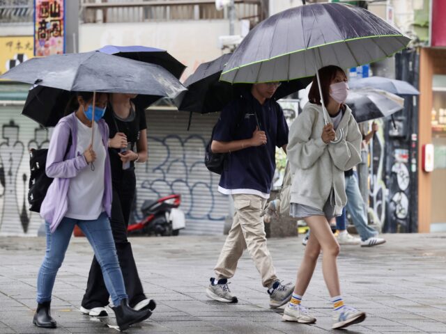 台灣新聞通訊社-雨彈開轟全台都有機會 颱風論壇：明天最容易下雨 恐明顯濕涼