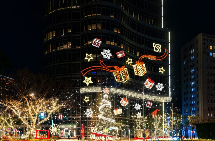 台灣新聞通訊社-台新新光金控5日耶誕點燈 營造仁愛圓環溫馨浪漫雪景