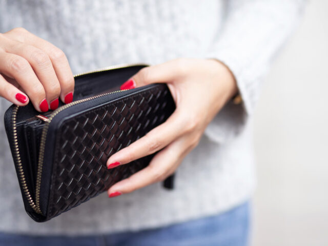 台灣新聞通訊社-火馬年「錢包顏色」有大忌！黑色財運易停滯…選3色系讓財庫翻倍