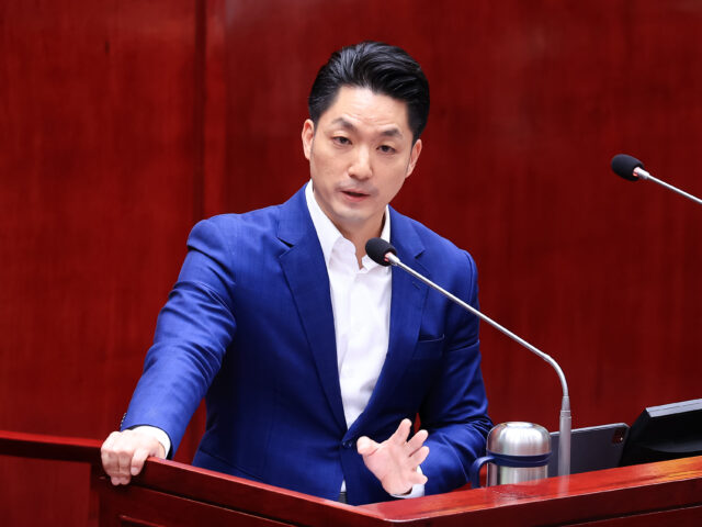 台灣新聞通訊社-隔空再嗆！蔣萬安重砲批劉世芳「硬凹」1句話點中央雙重標準