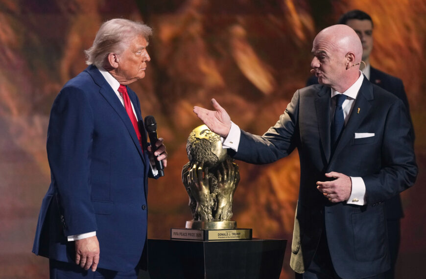 台灣新聞通訊社-川普獲頒國際足球總會和平獎 表揚團結貢獻