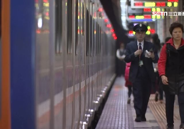 台灣新聞通訊社-朱自清爸爸爬累了？月台下塞滿座椅引熱議…台鐵曝真相再補1刀笑翻眾人