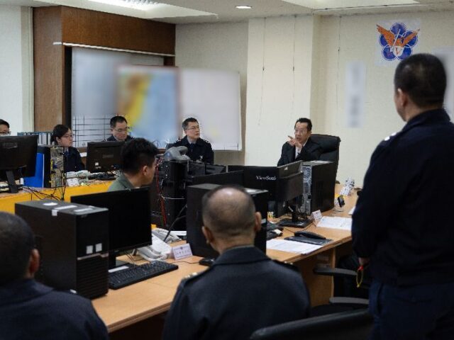 台灣新聞通訊社-F-16飛官辛柏毅失聯　顧立雄代表總統慰問家屬