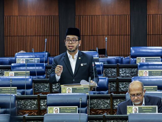 台灣新聞通訊社-工作壓力大也會變同志？馬國部長語出驚人　網酸：全辦公室都該出櫃了