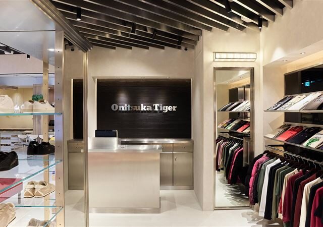 台灣新聞通訊社-獨家／靠灌籃高手走紅！亞瑟士鬼塚虎很高端移工買不起？體育老師這樣看