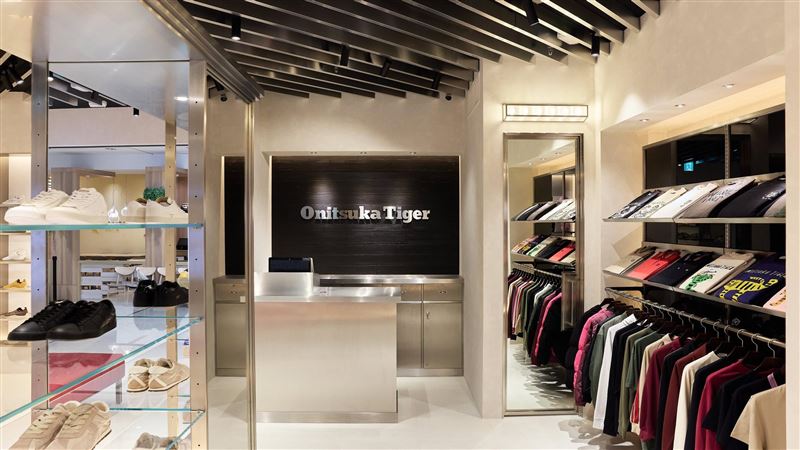 台灣新聞通訊社-獨家／靠灌籃高手走紅！亞瑟士鬼塚虎很高端移工買不起？體育老師這樣看