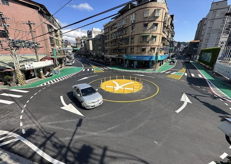 台灣新聞通訊社-士林不只有大香腸、還有「大」圓環！網熱議：台灣人懂嗎？