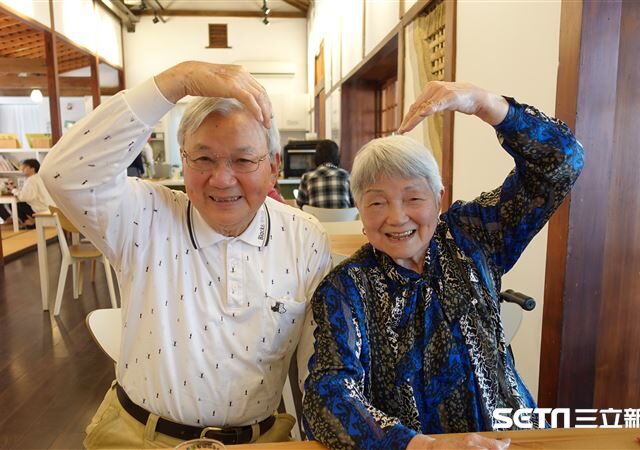 台灣新聞通訊社-獨家／70年催淚情！市長千金「筆戰」嚴父換機票追愛　96歲爺：下輩子見