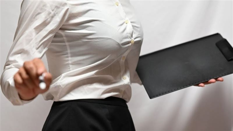 台灣新聞通訊社-趁爸爸出差「享受和火辣媽亂倫!」 男大生半年後崩潰:要叫妹妹還女兒