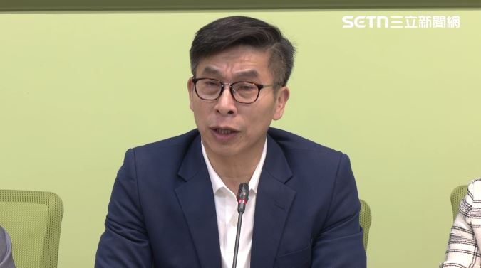 台灣新聞通訊社-才喊訪美談關稅就被破梗！鍾佳濱狠酸黃國昌：機上WiFi或念力促成都支持