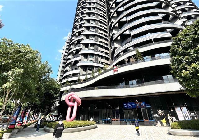 台灣新聞通訊社-桃園藝文特區店面鑲金！兩診所年租金近千萬　專家揭：這類人搶著租