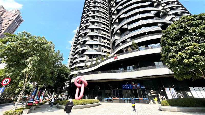 台灣新聞通訊社-桃園藝文特區店面鑲金！兩診所年租金近千萬　專家揭：這類人搶著租