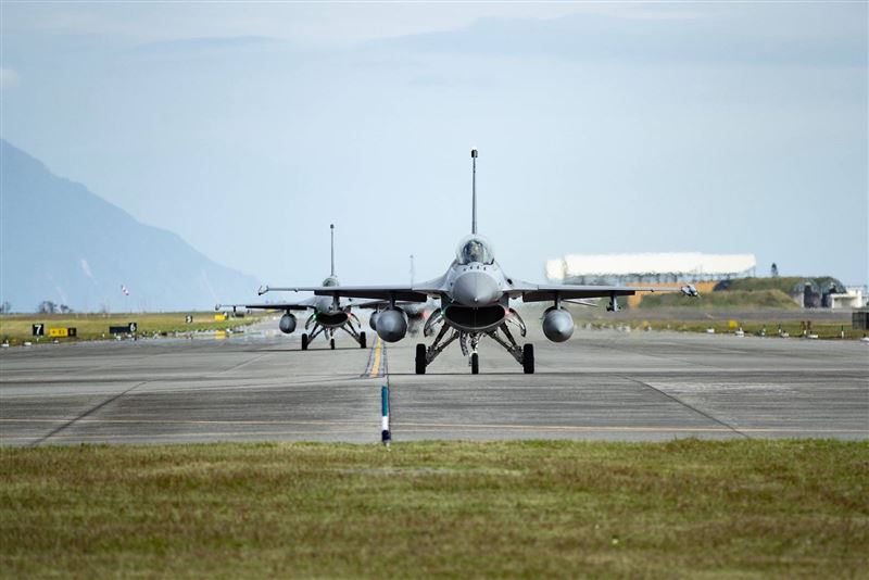 台灣新聞通訊社-空軍最新宣布：F-16型機「天安2號」恢復飛行訓練　現場畫面曝光了