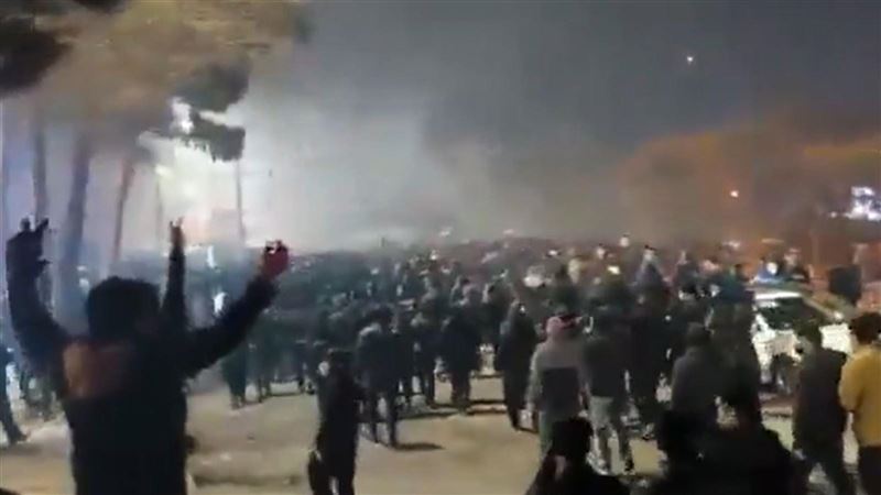 台灣新聞通訊社-缺錢竟賣國!海陸中士拿五星旗拍片效忠…洩漏總統行程與漢光機密