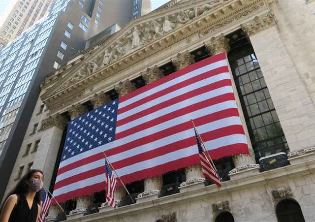 台灣新聞通訊社-「川普關稅案」未裁決！美股全面收紅　道瓊漲237點、台積電ADR漲1.77％