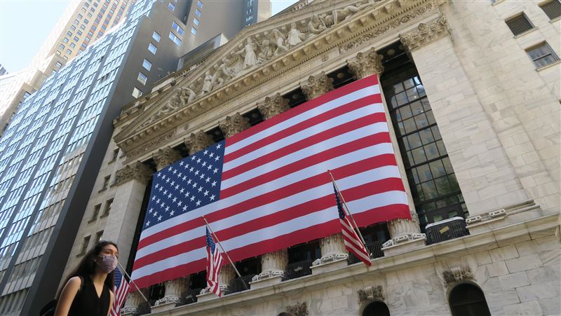 台灣新聞通訊社-「川普關稅案」未裁決！美股全面收紅　道瓊漲237點、台積電ADR漲1.77％