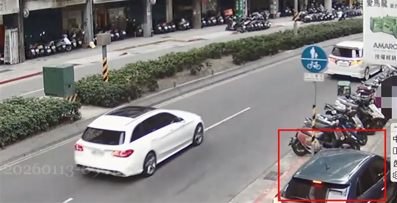 台灣新聞通訊社-電瓶故障停人行道惹議!檢舉男嗆「對違規狗沒必要客氣」引爆口角險互告