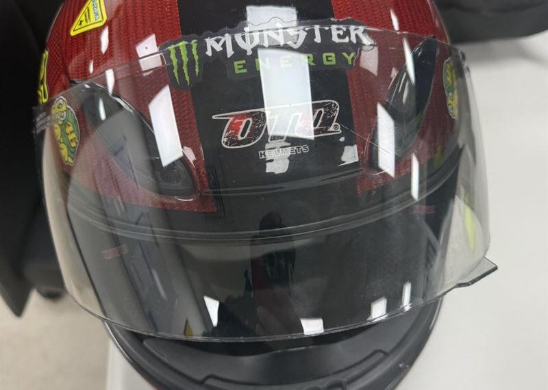 台灣新聞通訊社-慣竊囂張！警局對面停車場連偷機車安全帽41歲許男落網