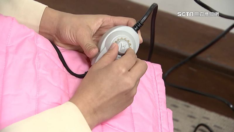 台灣新聞通訊社-8旬翁開電毯取暖！熱到「腳變黑」險截肢　竟和「1疾病」有關：變遲鈍