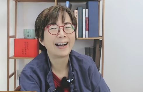 台灣新聞通訊社-黃國昌訪美去AIT總部　黃智賢大笑「擺拍很成功」：我都去過了