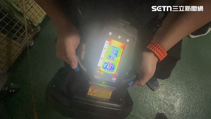 台灣新聞通訊社-春節前夕嚴查!海巡犬+X光機發威 基隆港攔截中國毒電子煙闖關