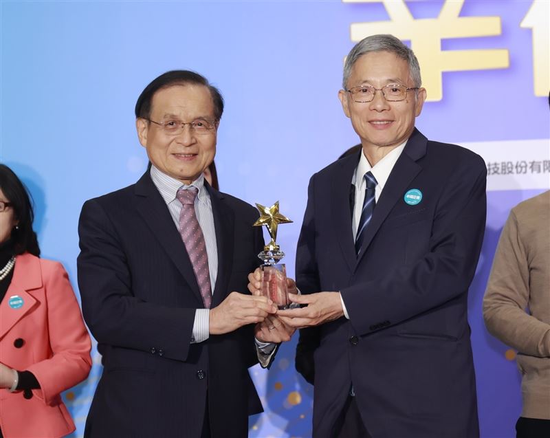 台灣新聞通訊社-貫徹以人為本！台中銀行獲「2025幸福企業 金獎」邀人才共創金融新氣象