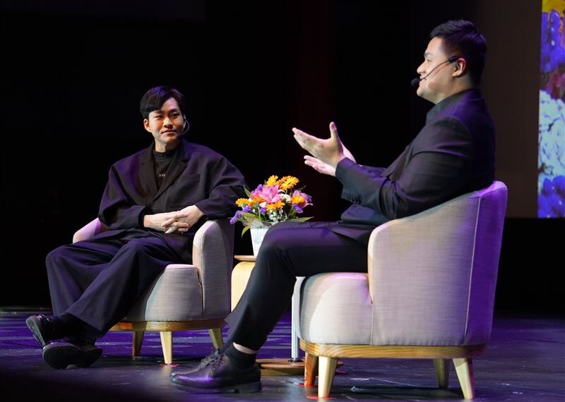 台灣新聞通訊社-朝聖傳奇交易員！3100人擠爆TICC　「巨人傑」揭心法遇詐騙邀入群