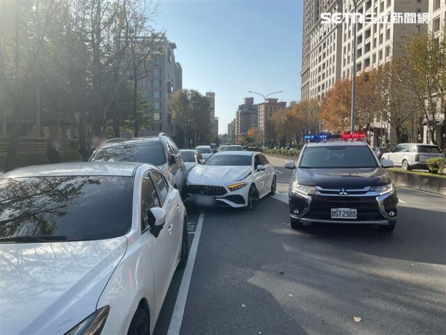 台灣新聞通訊社-休息再上路無用！北市男開賓士撞路旁3車　酒測值僅0.09仍送辦