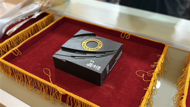 台灣新聞通訊社-獲總統盃黑客松大獎！新北消防智慧冷鏈無人機「血品直送」突破輸血困境